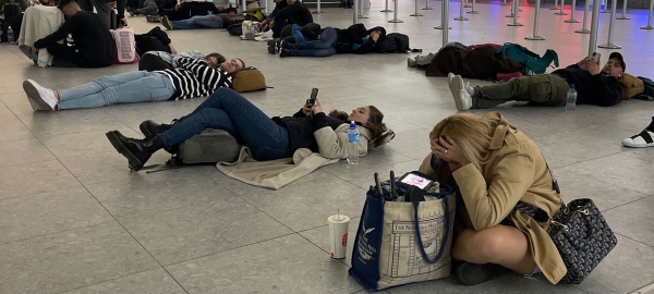 Перспектива: спать на полу в аэропорту..